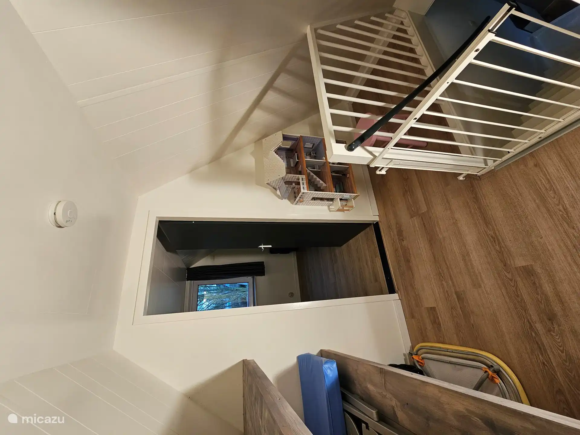 Landing with plenty of storage space and a play area for the children. We also have books to read yourself or to read from. There are also board games available.