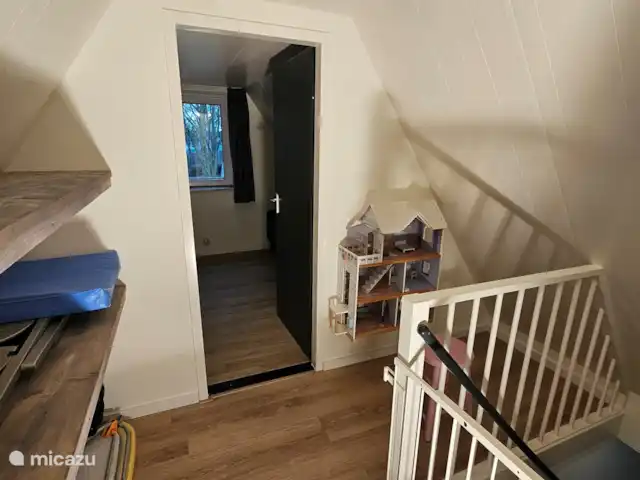 Moderne 6 pers. maison de vacances | Pays-Bas, Overijssel, Gramsbergen - maison de vacances Palier avec de nombreux rangements et un espace de jeux pour les enfants. Nous avons également des livres à lire soi-même ou à lire. Des jeux de société sont également disponibles.