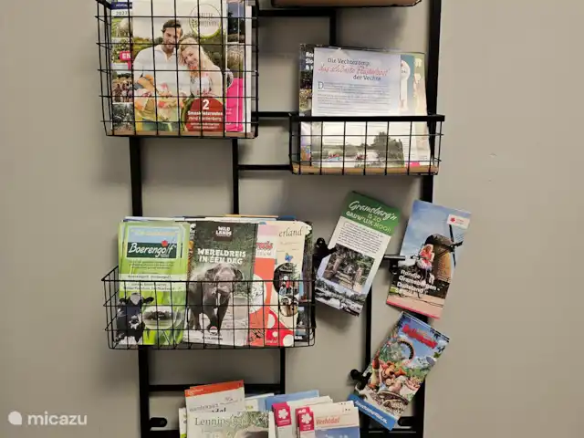 Moderne 6 pers. maison de vacances | Pays-Bas, Overijssel, Gramsbergen - maison de vacances Panneau d'information avec de nombreuses brochures de la région. Il y en a pour tous les goûts : musées, terrains de jeux, parcs d'attractions, antiquités à visiter mais aussi de nombreux itinéraires pédestres et cyclables.