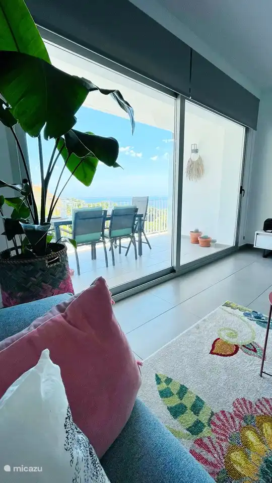 Vue mer depuis le canapé du salon