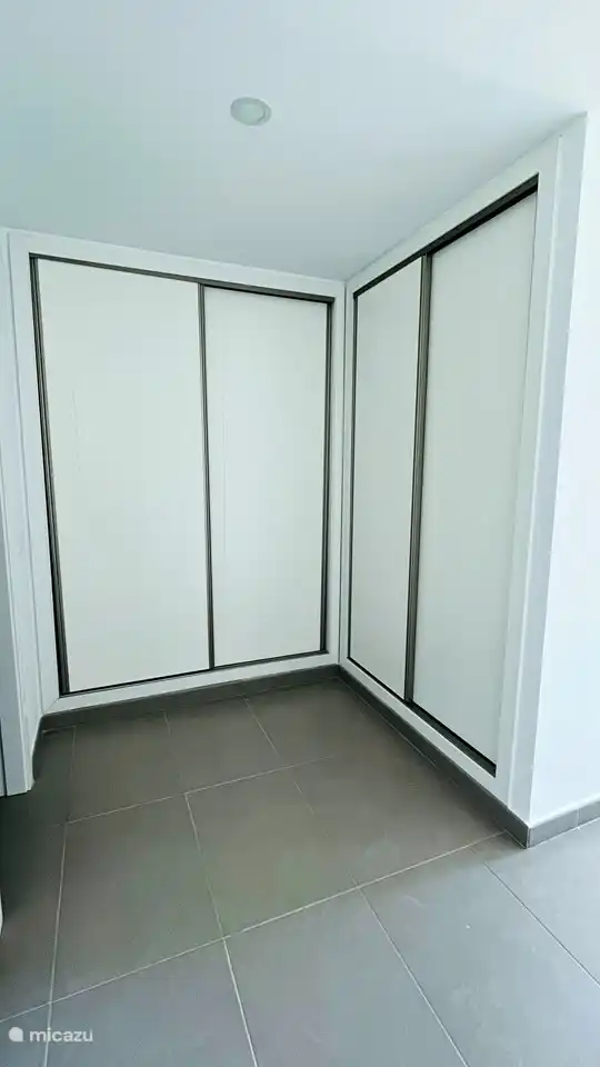 Placards appartenant à la chambre 1