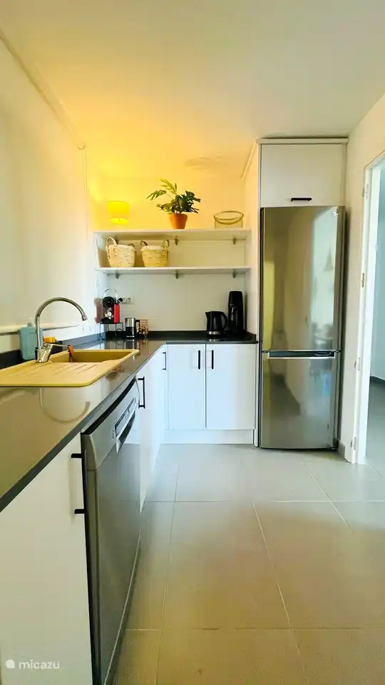 La cuisine est entièrement équipée