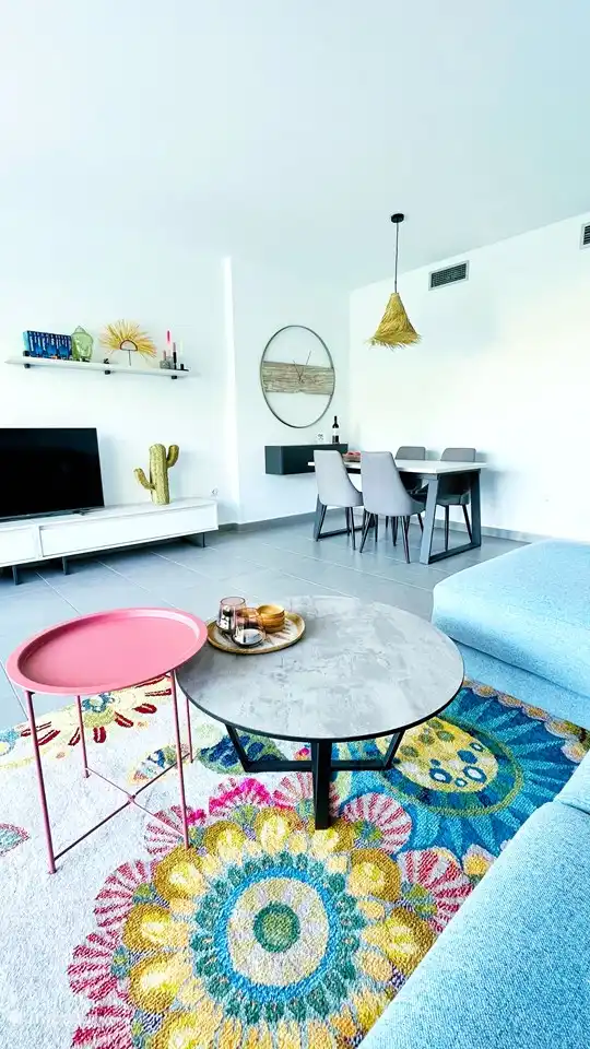 Vue de la table à manger dans le salon