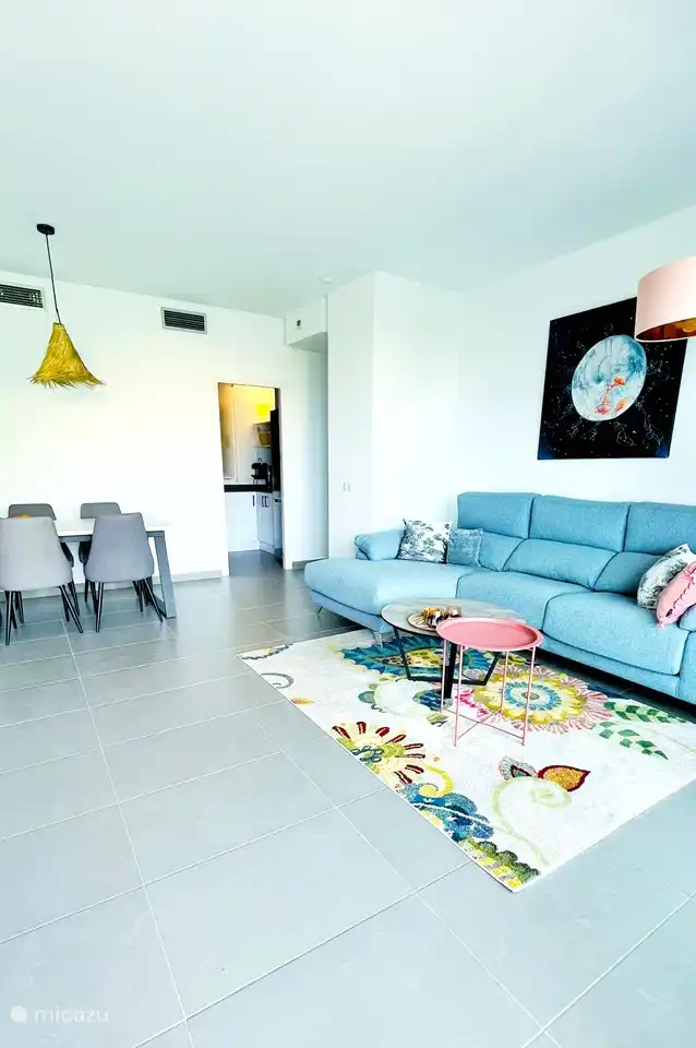 Vue du salon vers la cuisine