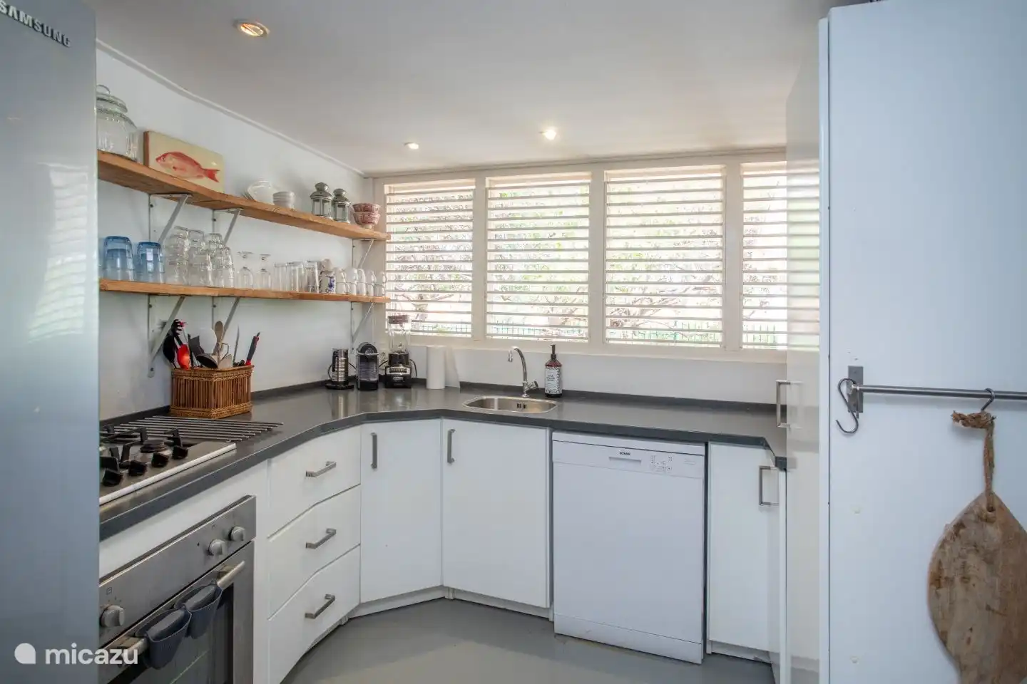 Voll ausgestattete Küche