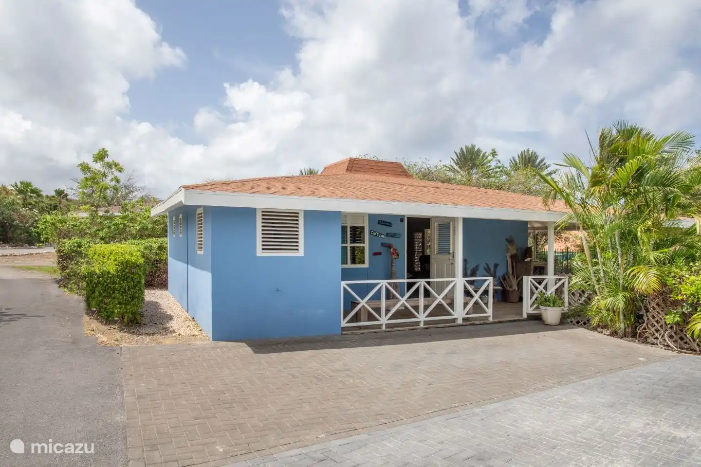 Bungalow mit Vorderansicht