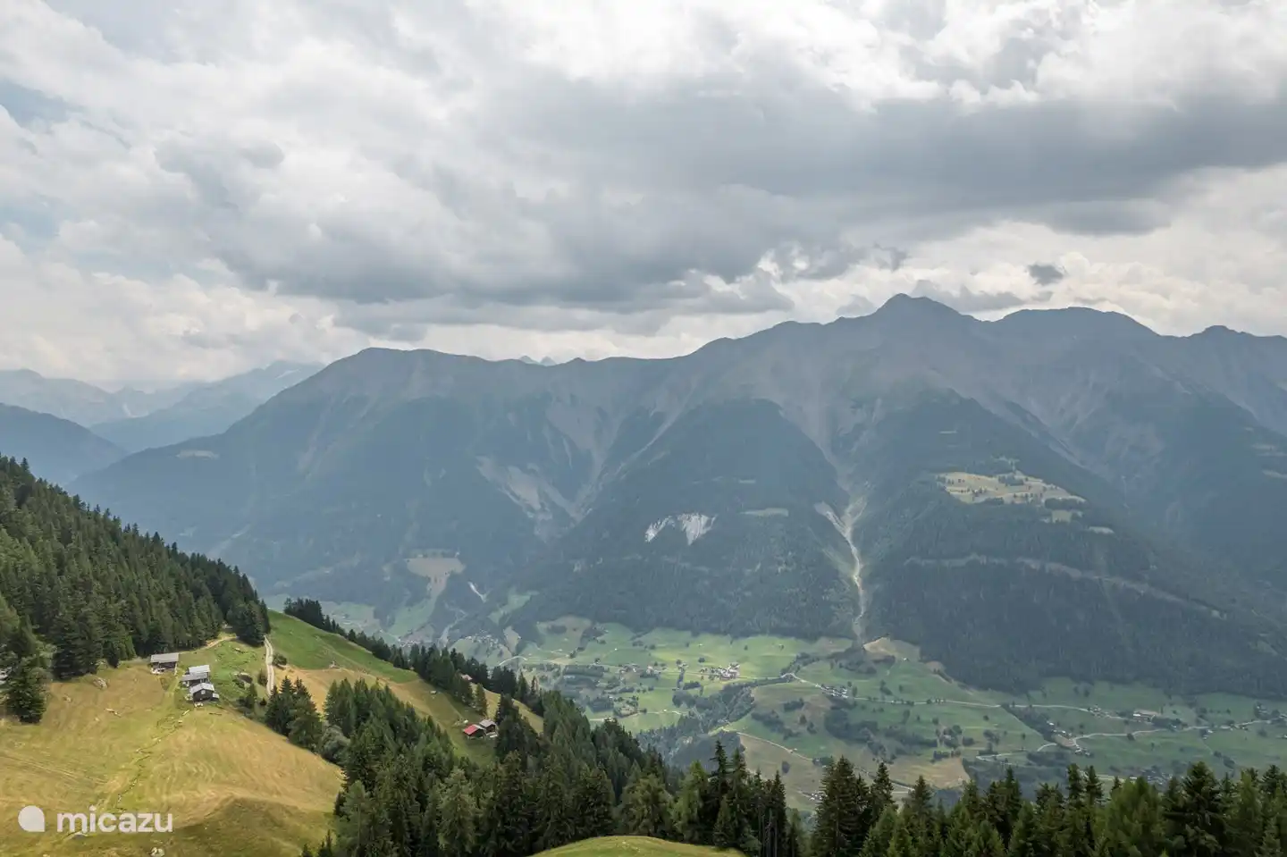 Aussicht Polaris auf die Walliser Berge