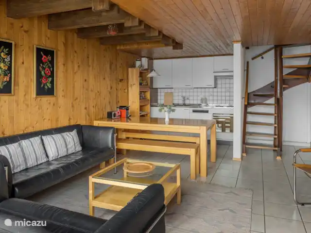 Polaris | Suisse, Valais, Bettmeralp - chalet Appartement 4 pièces et demi – 6 personnes mitoyen
Sur 2 étages;
Rez-de-chaussée avec vestiaire, séjour-salle à manger avec cuisine ouverte, balcon sud.