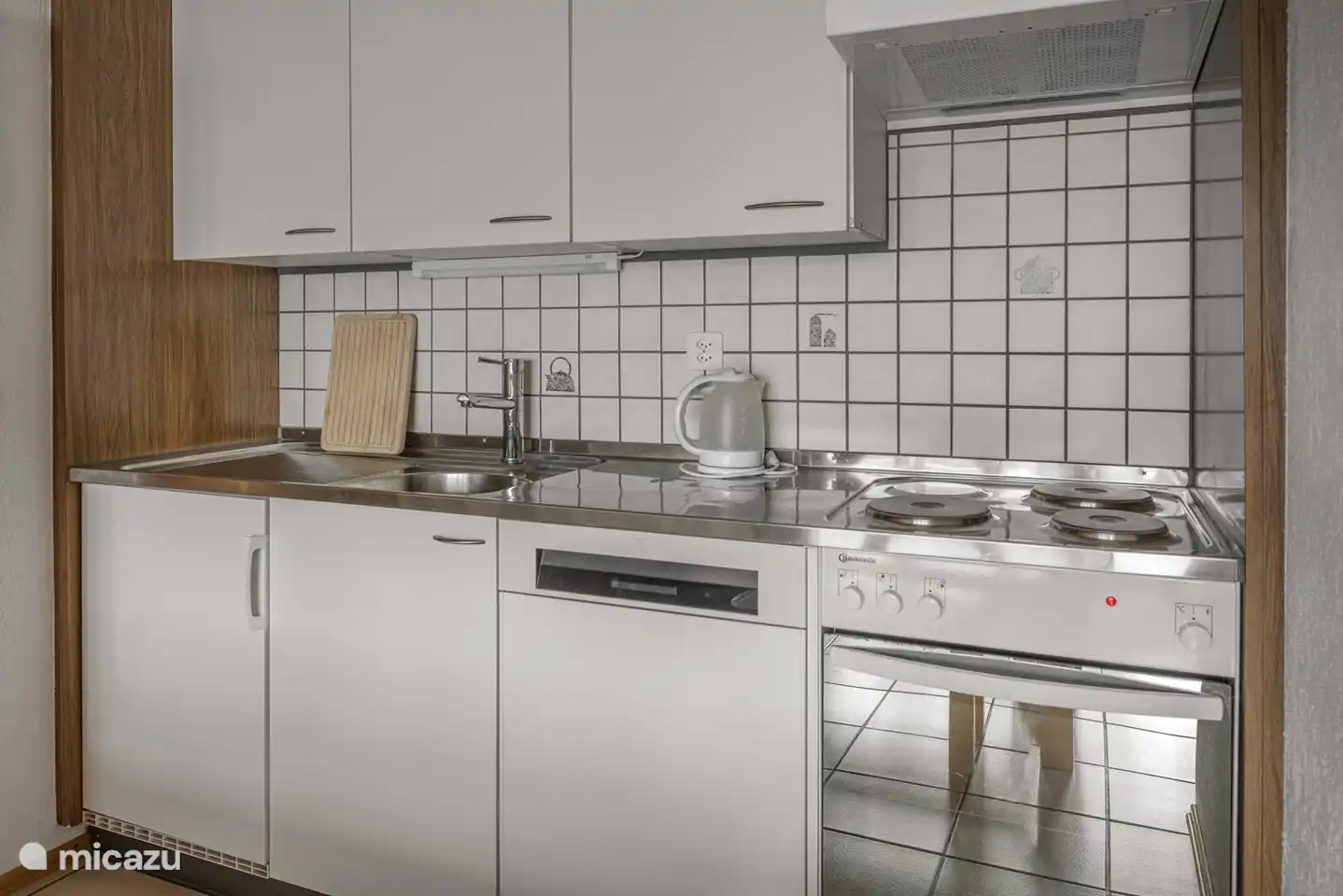 Offener Küche, mit alle Utensilien die Sie brauchen. 