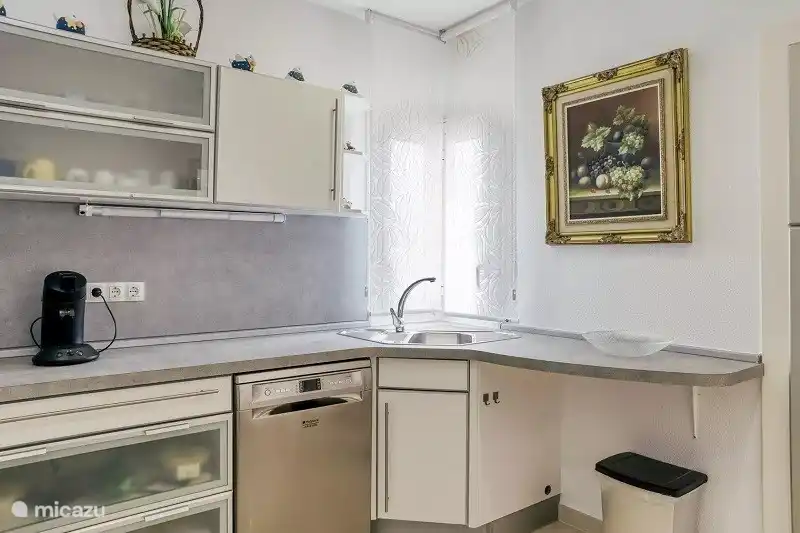 cocina con lavavajillas