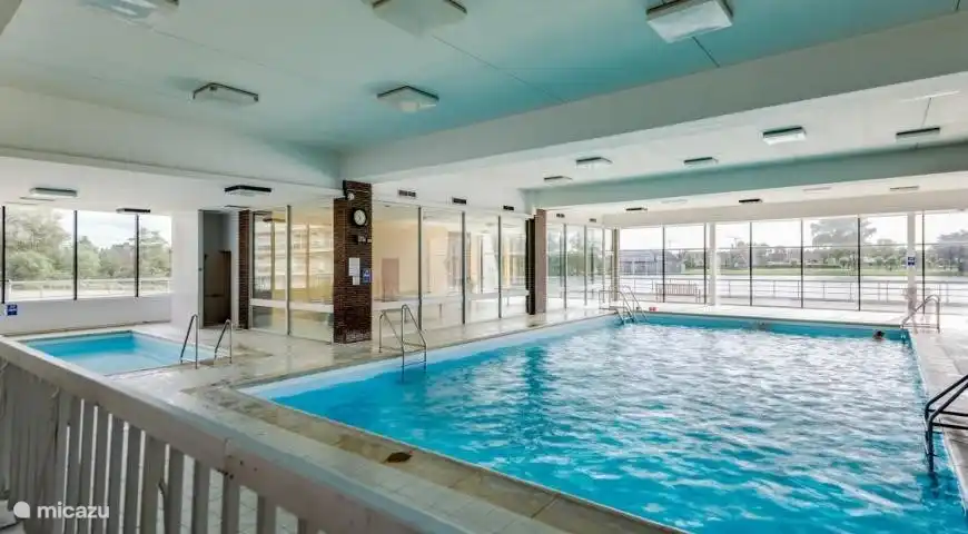 Piscine intérieure