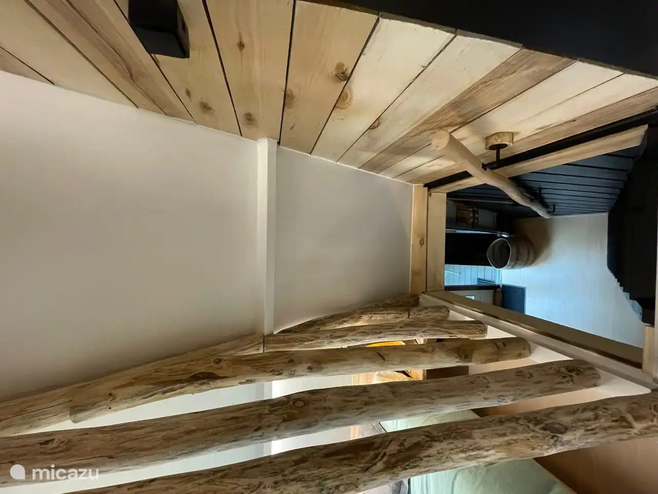 Escaliers du salon à la chambre 1