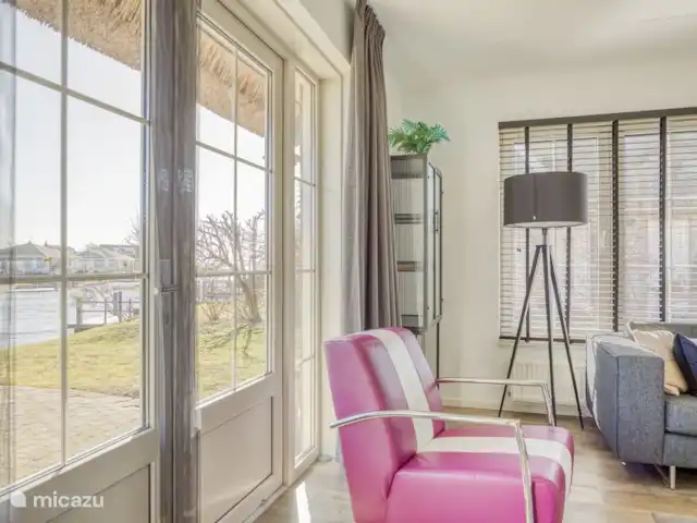 Beachvilla It Langezand huren in Nederland, Friesland, Makkum - villa Fauteuil met zicht op het water.