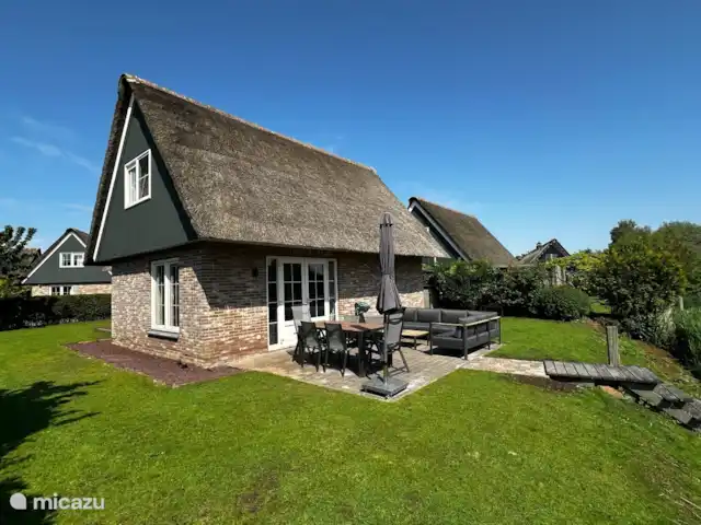 Beachvilla It Langezand huren in Nederland, Friesland, Makkum - villa Beachvilla It Langezand aan het vaarwater