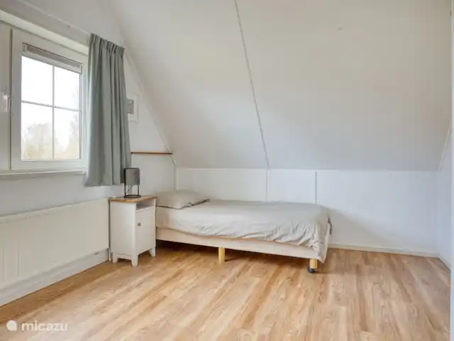Beachvilla It Langezand huren in Nederland, Friesland, Makkum - villa Slaapkamer 3 met twee losse bedden en een kast.