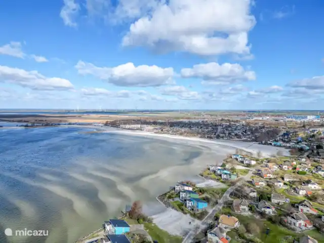 Beachvilla It Langezand huren in Nederland, Friesland, Makkum - villa Direct gelegen aan het IJsselmeer.