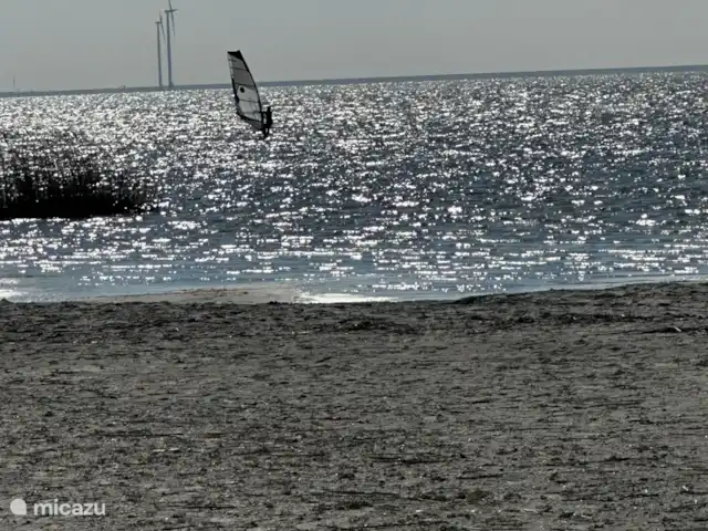 Beachvilla It Langezand huren in Nederland, Friesland, Makkum - villa Windsurfen op het IJsselmeer.