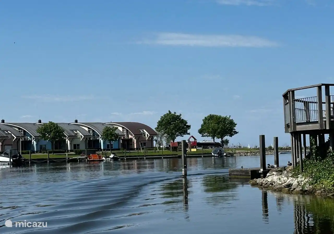 Von unserer Strandvilla direkt auf das IJsselmeer