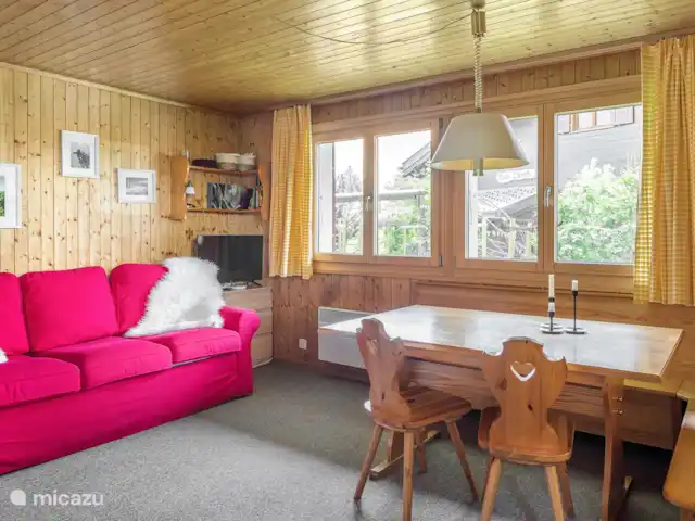 zwarte jongen huren in Zwitserland, Wallis, Bettmeralp - appartement Het appartement heeft een prachtige woon- en eetkamer met uitzicht op de Matterhorn en voldoende ruimte voor gezellige avonden of dagen met slecht weer.