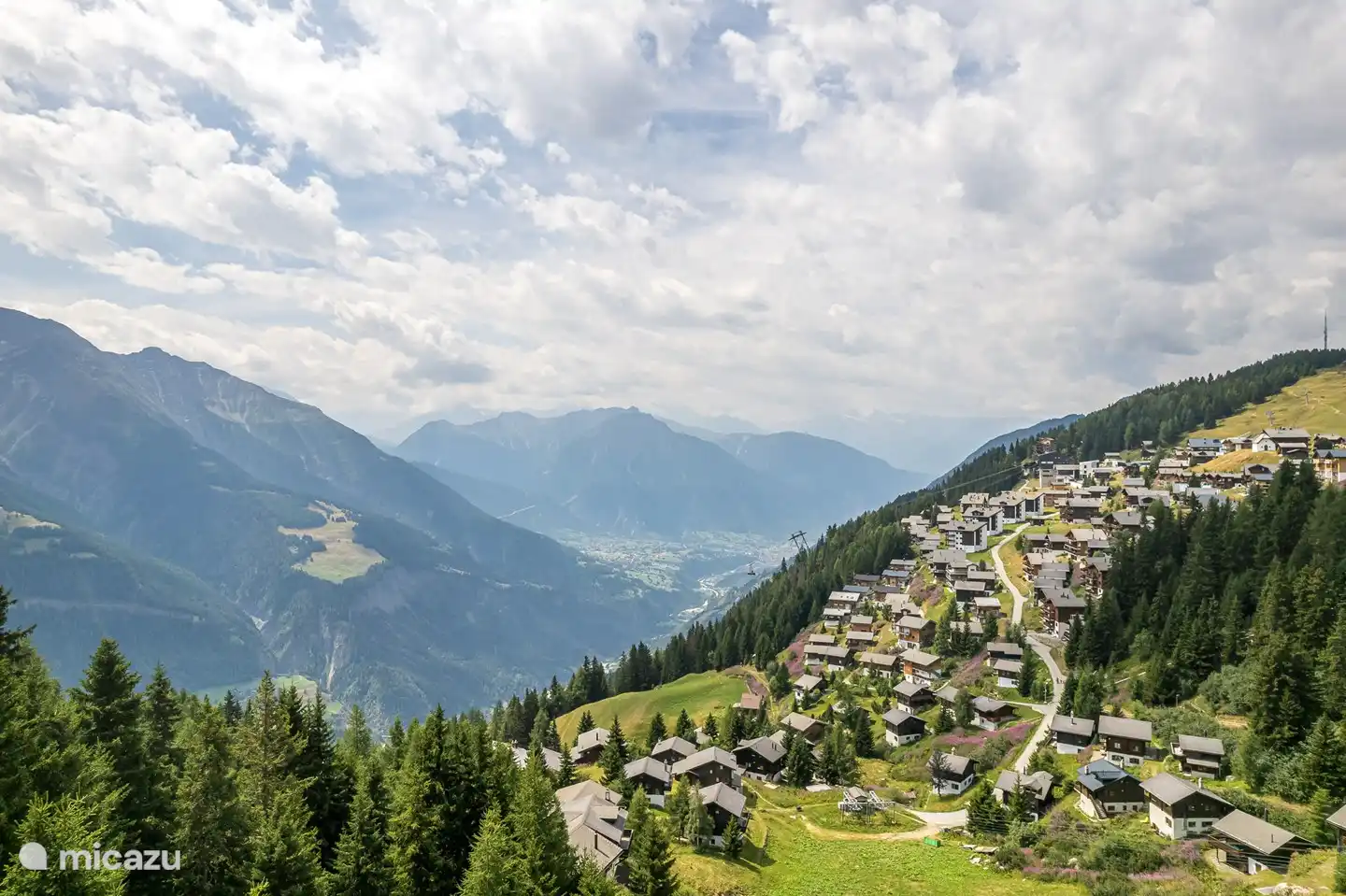 De pittoreske boswandelpaden met een rustieke speeltuin en klimpark beginnen slechts een paar huizen verderop. Vanaf hier kunt u ook aansluiten op het uitgebreide netwerk van wandelpaden door de Aletsch Arena.