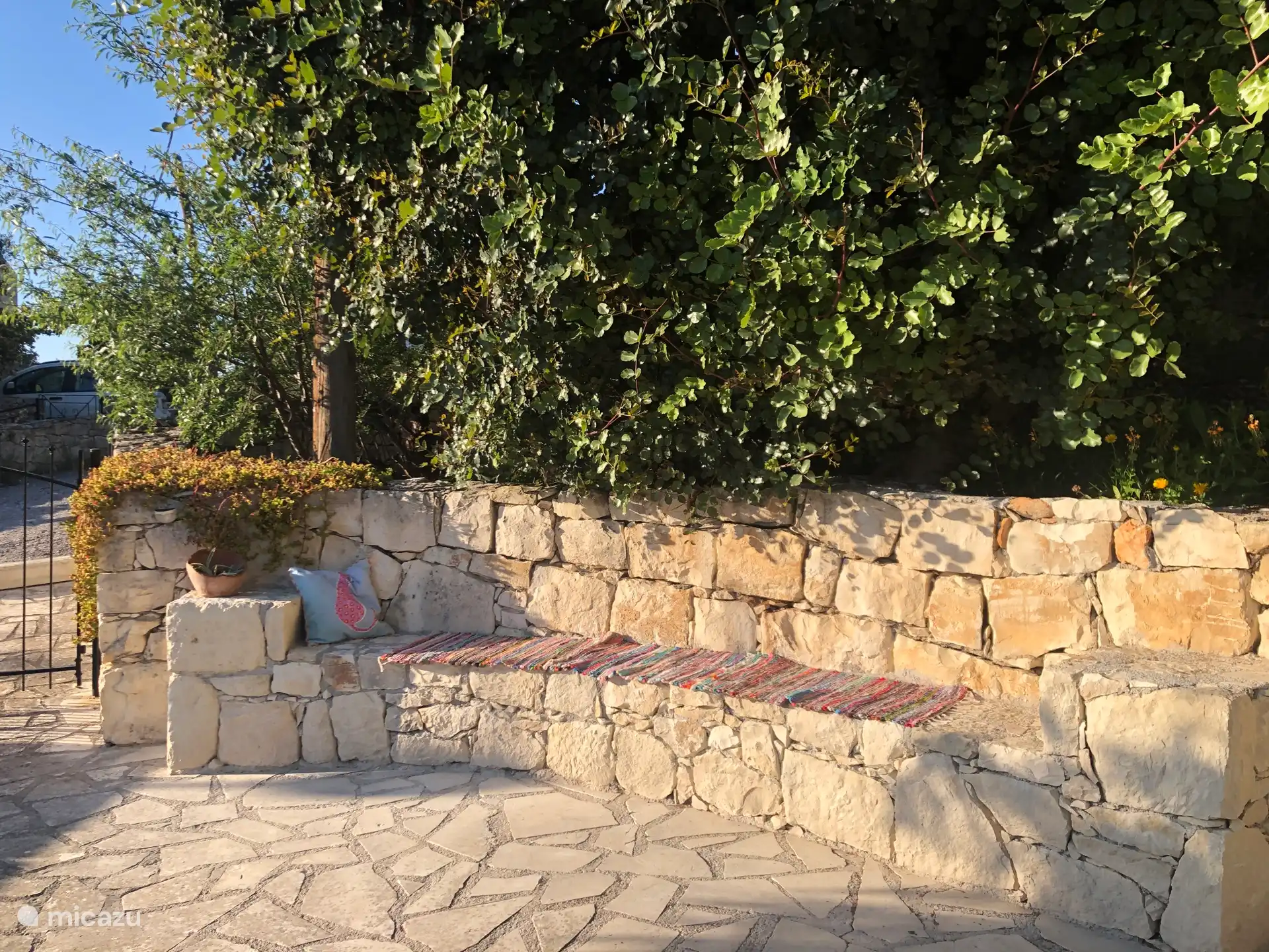 Lovely new place to sit, in the morning in the shade and in the afternoon in the (evening) sun!