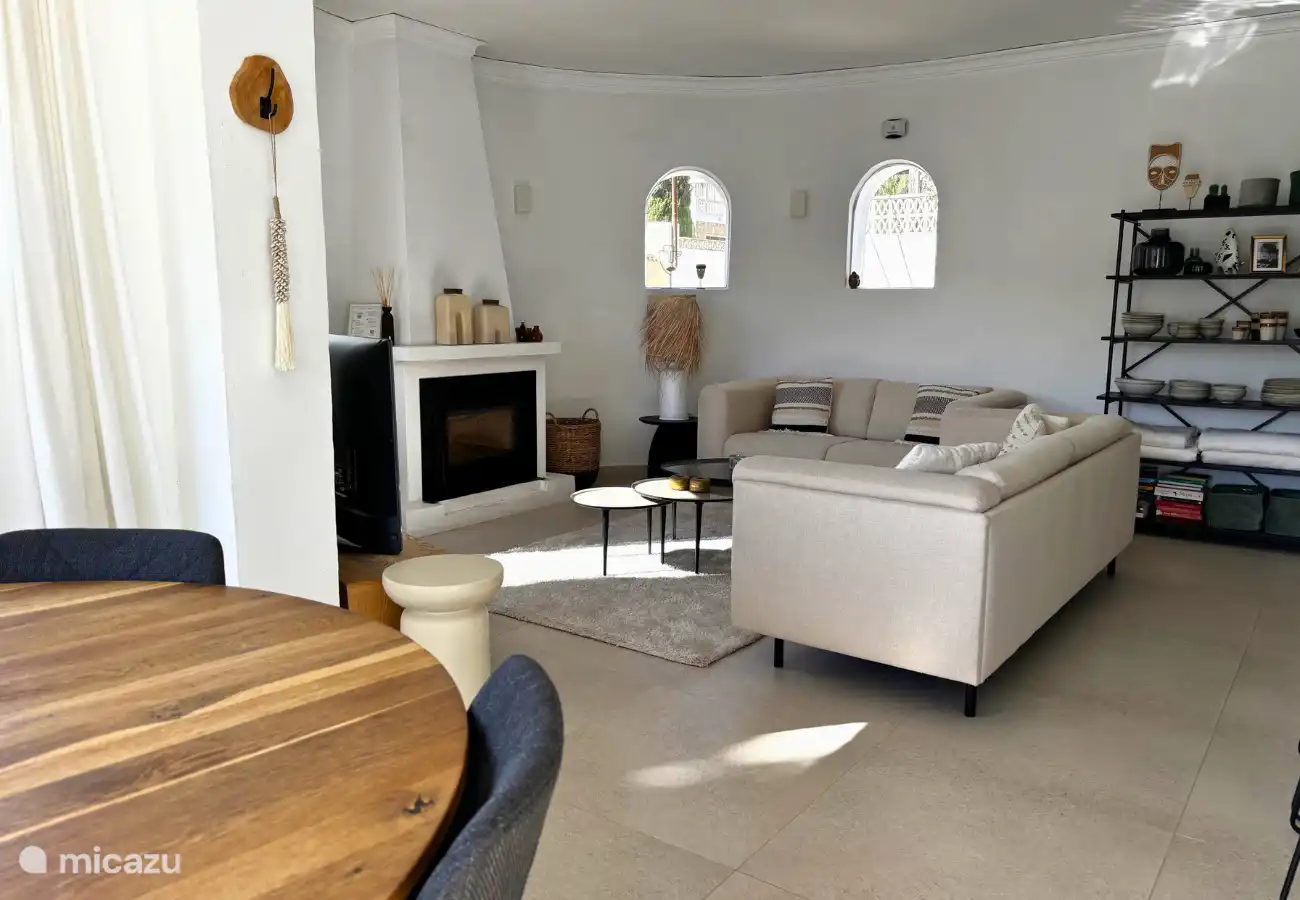 Wohnzimmer mit neuen Möbeln