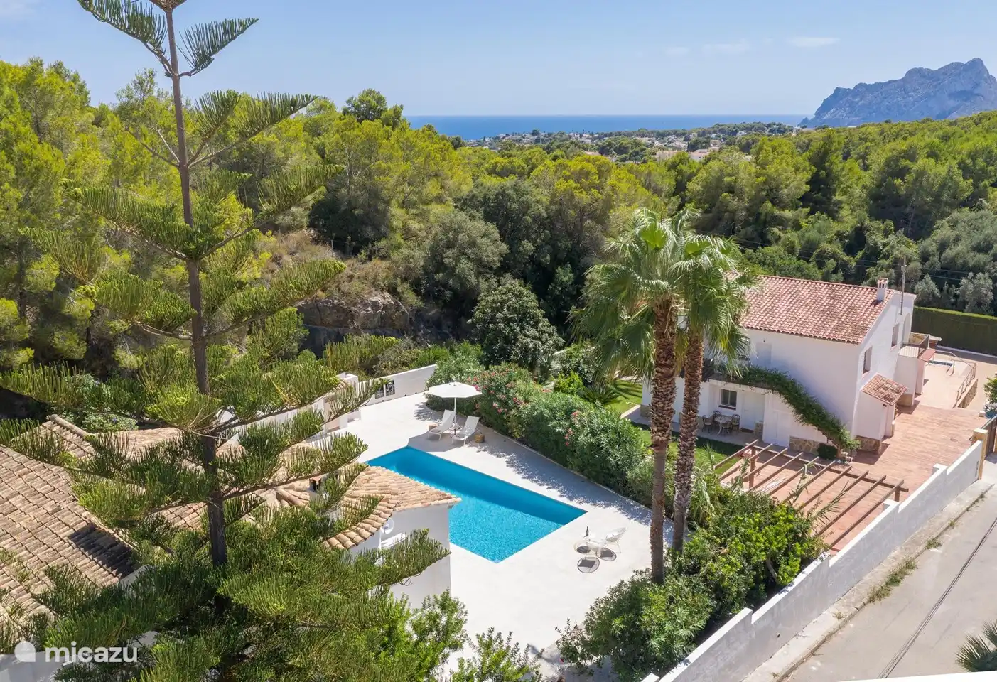 Villa Domingo von oben, im Grünen