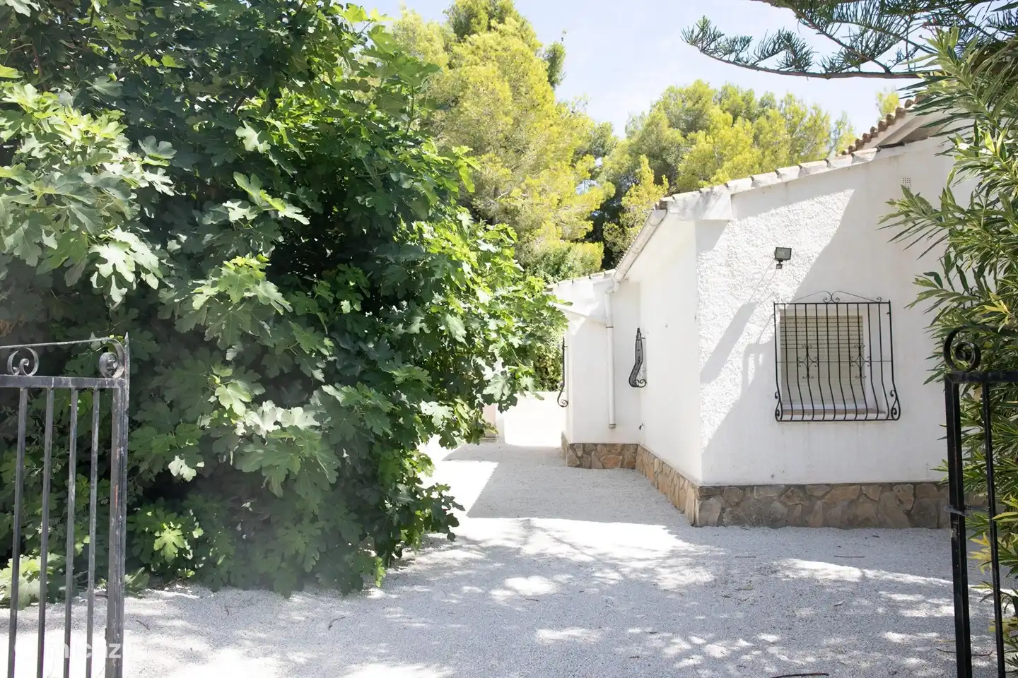 Die Auffahrt zur Villa Domingo