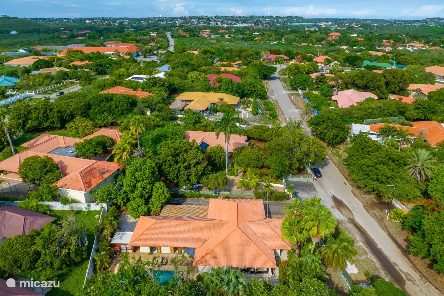 Vue aérienne entourant la maison