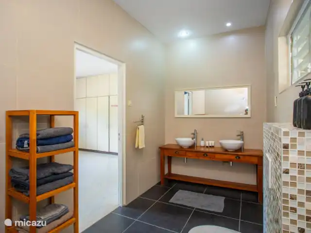 Casa Calina | Curaçao, Curaçao-Centre, Julianadorp - maison de vacances Grande salle de bain attenante à la chambre principale