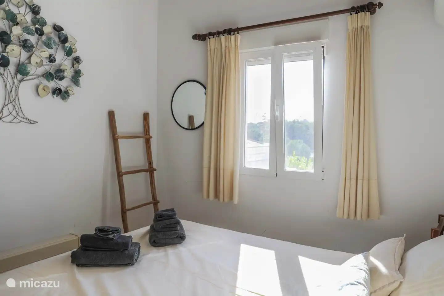 Geschmackvoll eingerichtetes Schlafzimmer