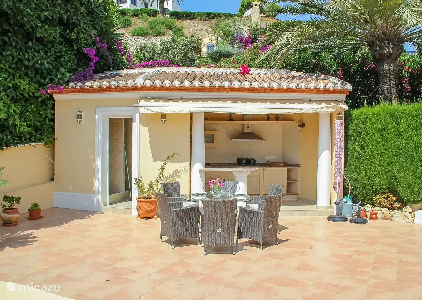 La cuisine extérieure de la Villa Colina