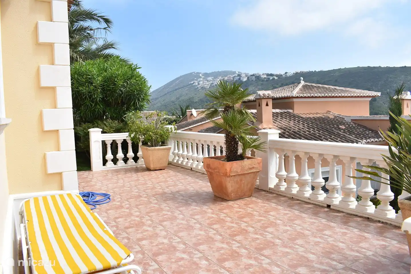 À l'extérieur de la Villa Colina