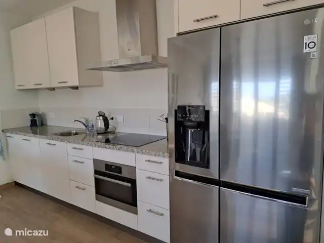 apartamento en Curazao, Curazao Centro, Blue Bay – Casita Caribe + Préstamo de Auto! La cocina completamente equipada