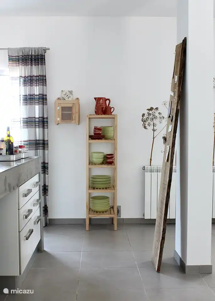 Genug Steingut, um den Tisch schön zu decken.