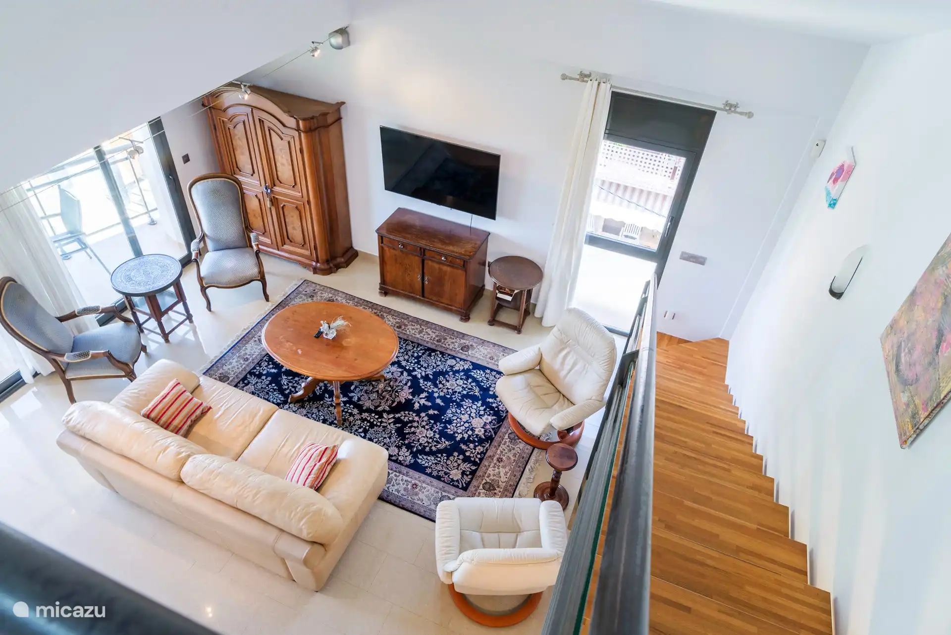 Große Wohnung von 110m2. Mit zwei Terrassen, 3 Schlafzimmern und 2 Badezimmern, davon 1 Badezimmer en Suite. Nur wenige Gehminuten vom Zentrum 300 m und 200 m vom Strand entfernt.
Liegt direkt neben dem Cotidal of Roses. Parkplätze vorhanden.
Wohnzimmer mit Smart-TV mit NL BE FR DE ES-Kanälen, WLAN, Klimaanlage 