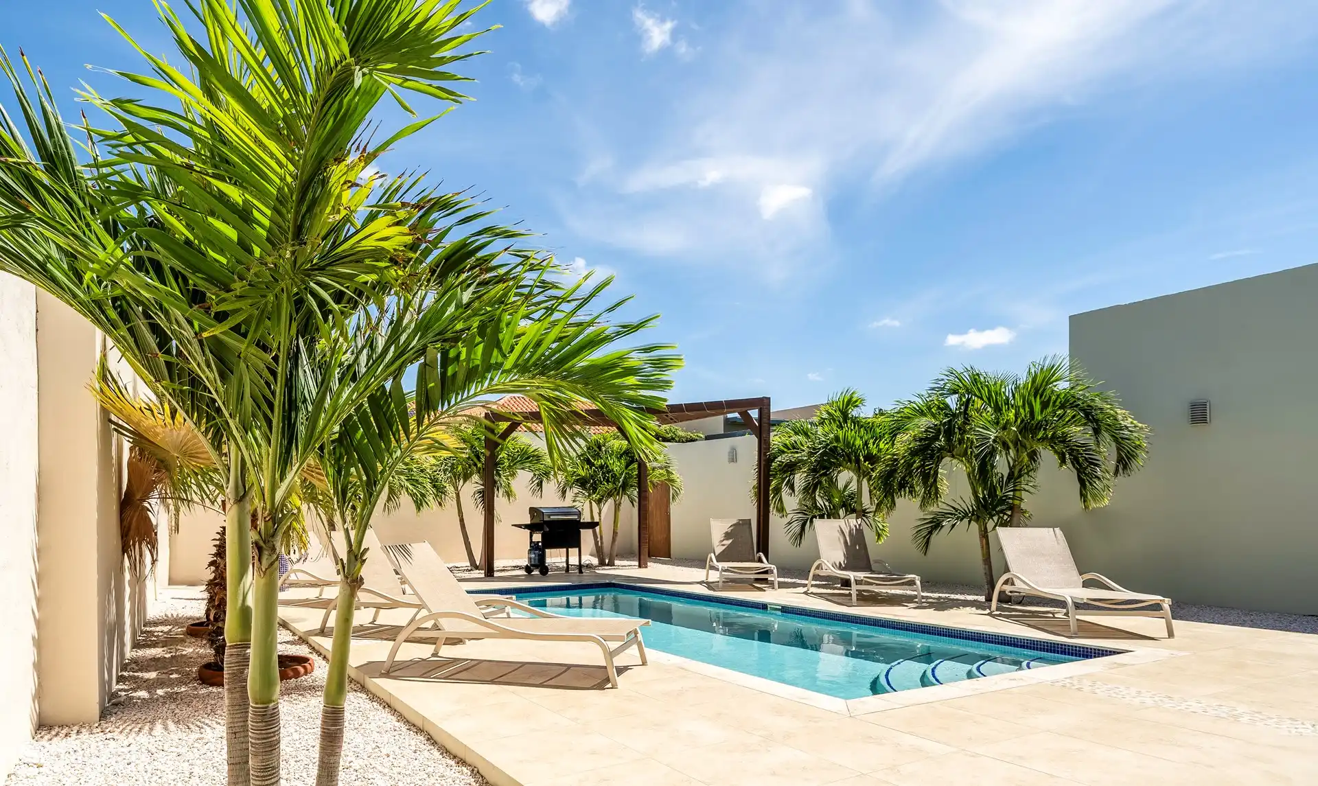 Jardín privado con piscina privada