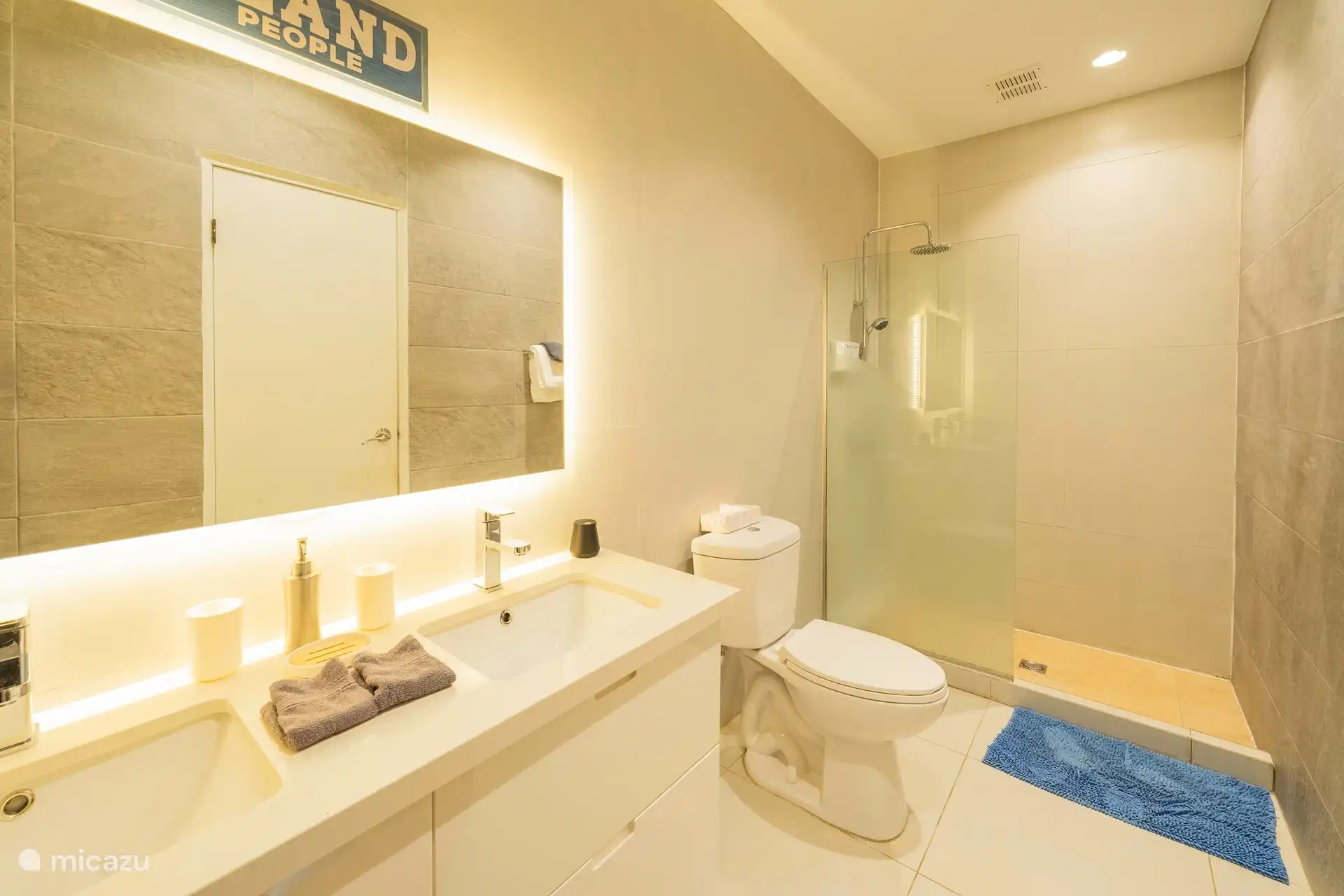 Baño privado desde el dormitorio principal