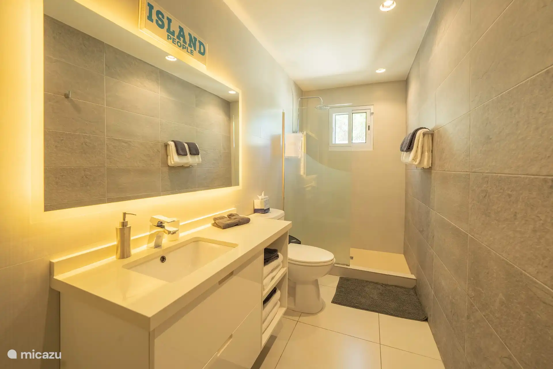 Baño compartido con 2 dormitorios