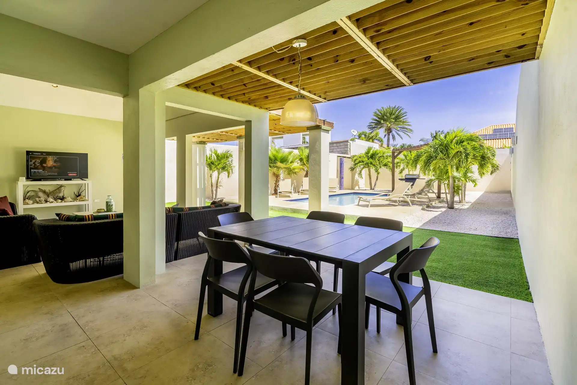 Mesa para comer desde el porche trasero