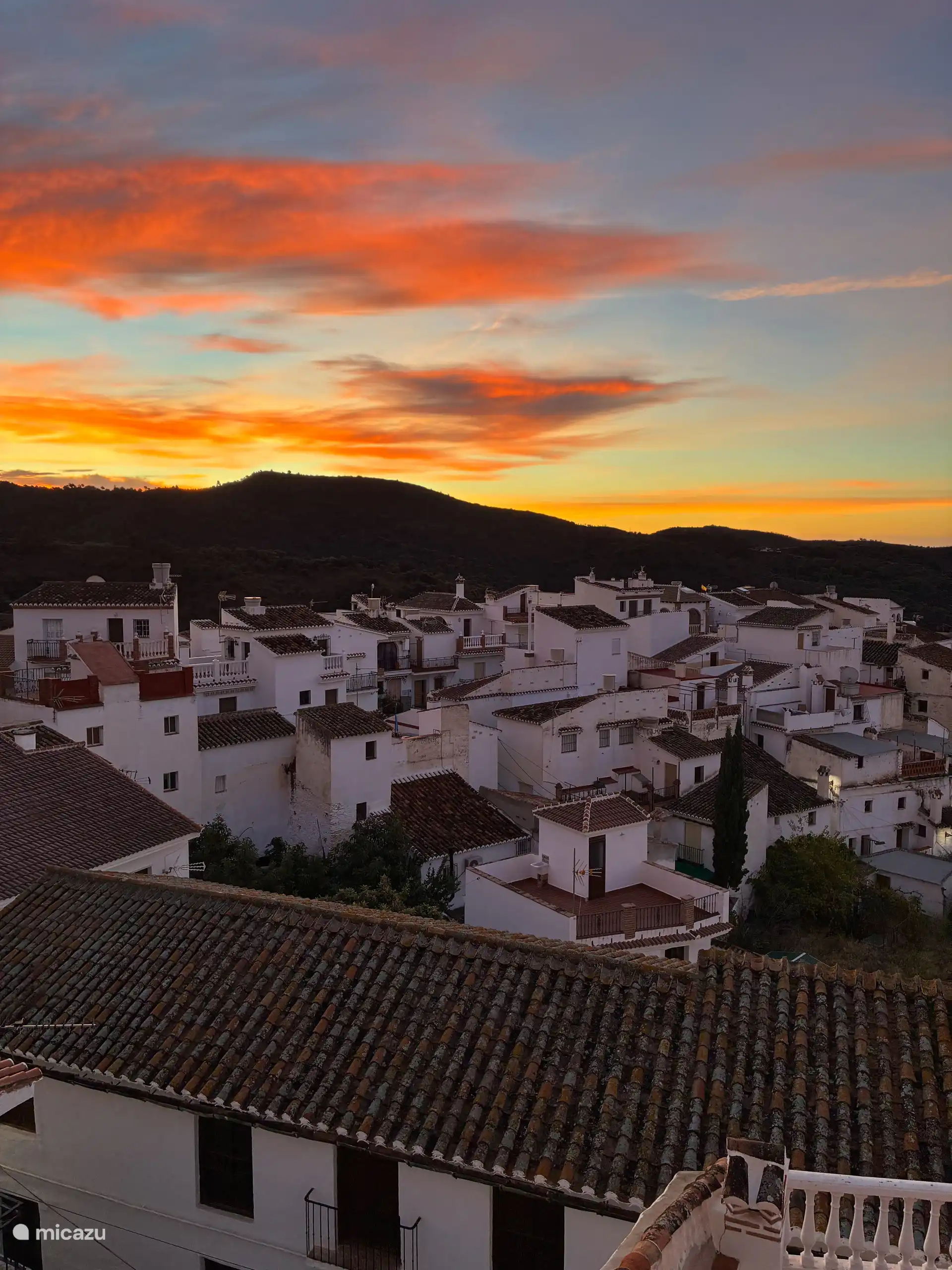 Sonnenaufgang über dem Dorf