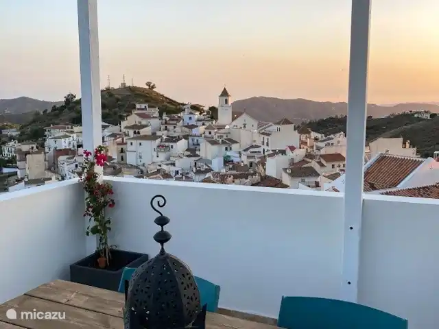 Casa Cubasta | Espagne, Andalousie, Sedella - maison de vacances Première terrasse sur le toit.