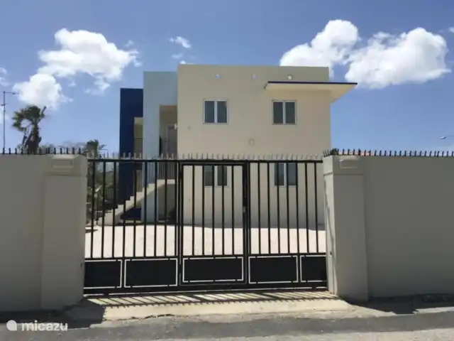 appartement huren in Curaçao, Curacao-Midden, Piscadera – Andira Apartments, Zwembad, Centraal Veilig parkeren achter het elektrische hek