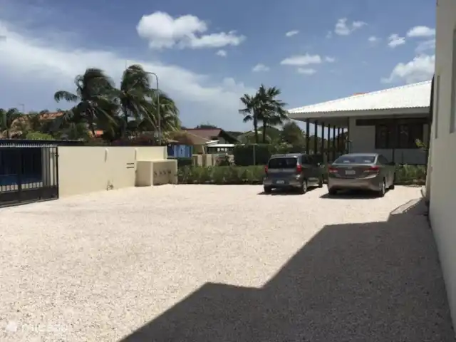 appartement huren in Curaçao, Curacao-Midden, Piscadera – Andira Apartments, Zwembad, Centraal Genoeg parkeerruimte