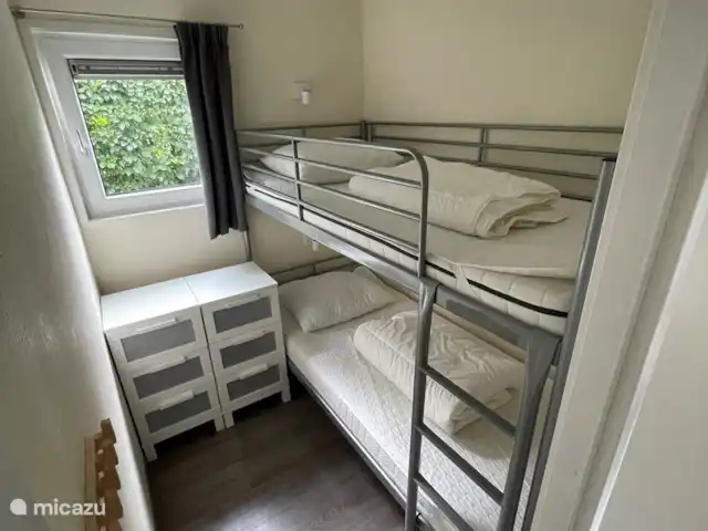 Forest Family Home - 5 sterren park huren in Nederland, Gelderland, Beekbergen - chalet Een van de twee kinderkamers met stapelbed