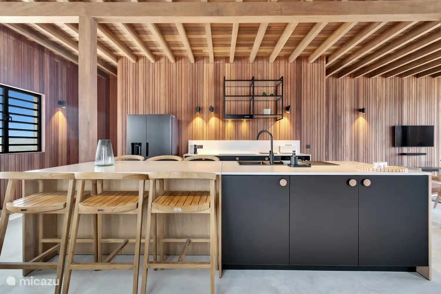 Großzügige Insel mit Sitzgelegenheiten