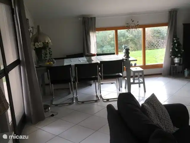 Maison de vacances Château de Barbet 9 | France, Gers, Lombez - bungalow Table à manger avec vue sur la campagne vallonnée du Gers