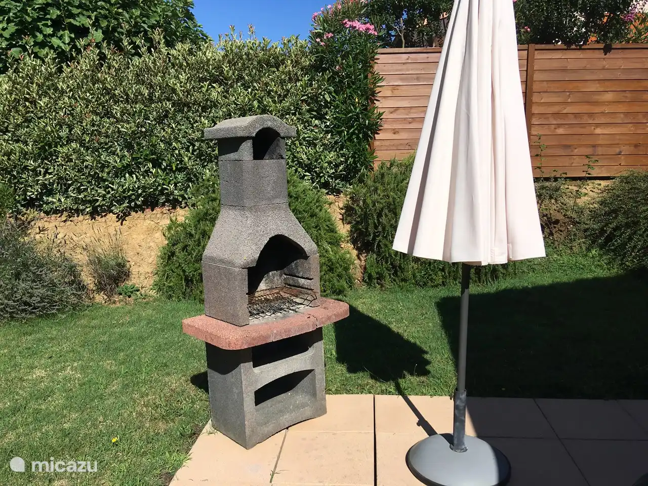 Barbecue extérieur.