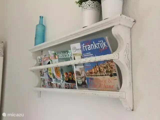 Maison de vacances Château de Barbet 9 | France, Gers, Lombez - bungalow Rack de magazines de cuisine.