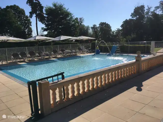 Maison de vacances Château de Barbet 9 | France, Gers, Lombez - bungalow La piscine pour enfants.
Une des 3 piscines à l'arrière du château.